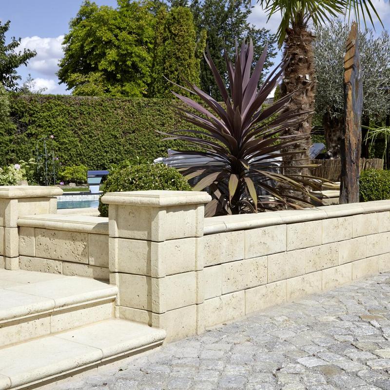 Mur de jardin dans le style grès méditerranéen