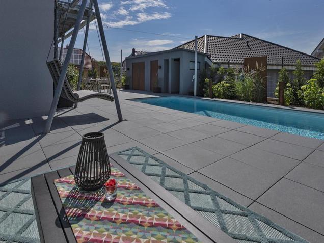 Terrasse mit Pool
