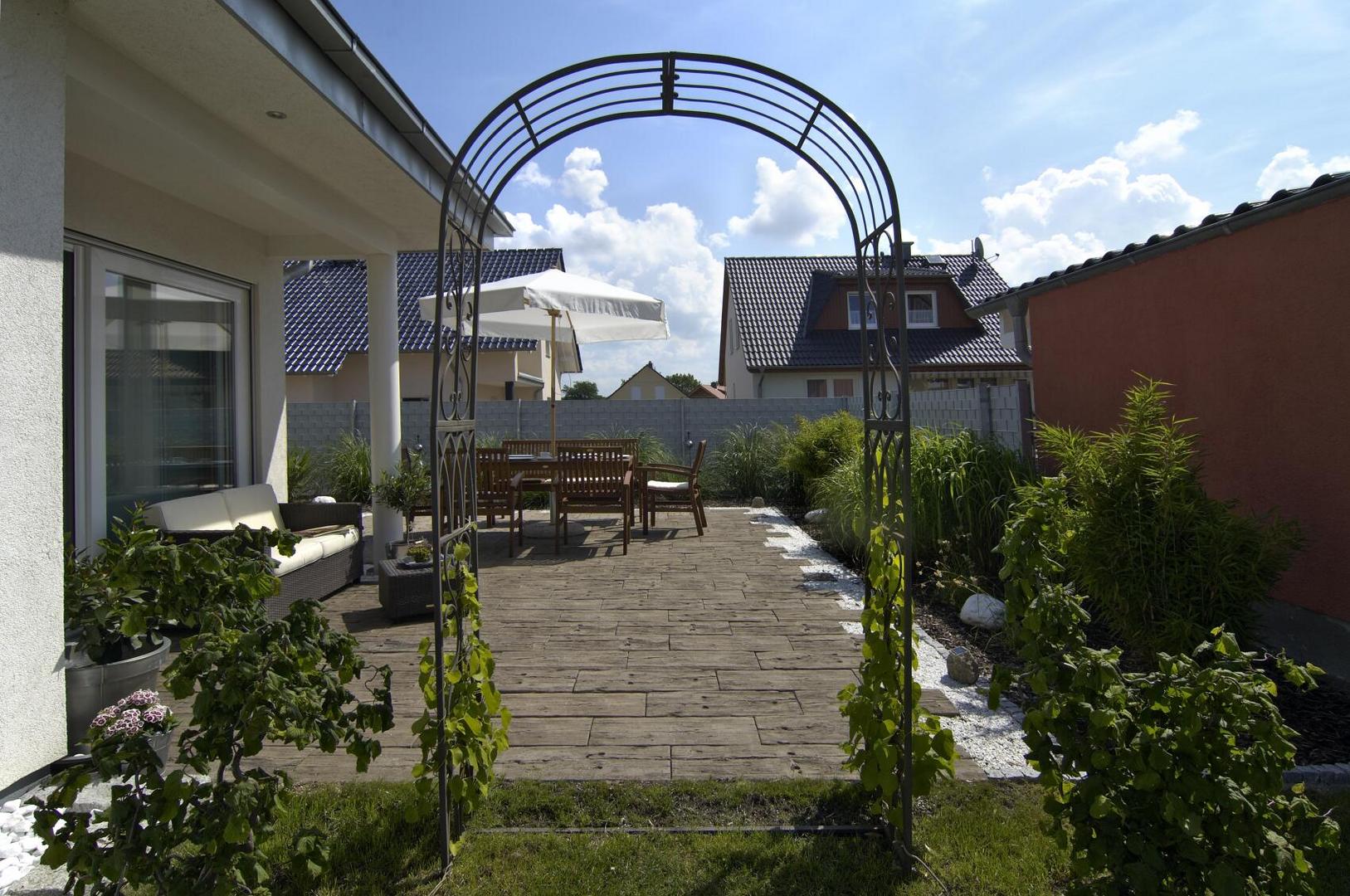 Kleine Terrasse in Holzoptik